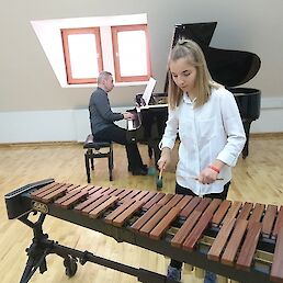 Sara Absec, klavirska spremljava Andrej Kunič