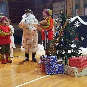 Dedek Mraz je obiskal in obdaril predšolske otroke v Črnomlju
