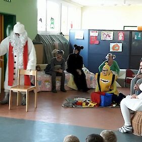 Obisk dedka Mraza v enoti Loka