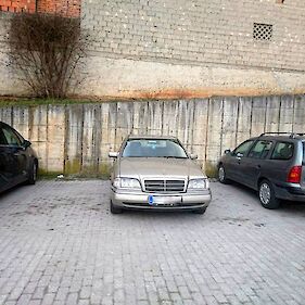 Tudi vas moti takšno parkiranje?