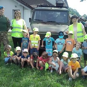 Slovenski vojaki navdušili otroke iz Otroškega vrtca Metlika