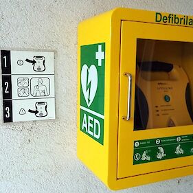 Tečaj temeljnih postopkov oživljanja z uporabo defibrilatorja