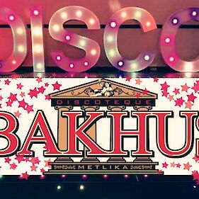 Poletna disko zabava v Bakhusu