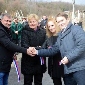 Novo asfaltirana vinogradniška pot na Tanči Gori tudi uradno odprta