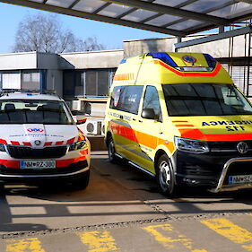 Uradna predaja reševalnega vozila Zdravstvenemu domu Črnomelj