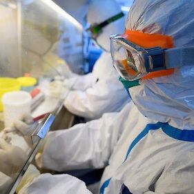 Koronavirus v Sloveniji: umrli še dve osebi, skupno že 45