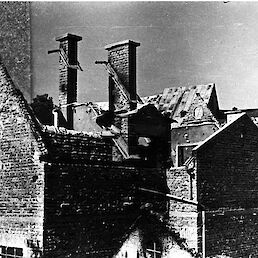 Požgana Muchova hiša v Metliki, julij 1944 (Belokranjski muzej Metlika)