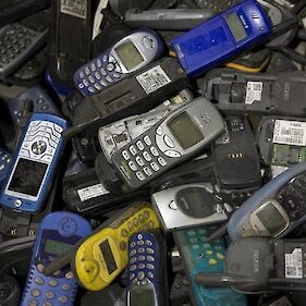 Zbiralna akcija starih mobilnih telefonov