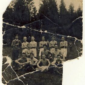 Prva fotografija črnomaljskih nogometašev