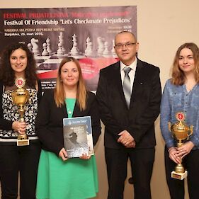 Darja Kapš na šahovskem festivalu Matirajmo predsodke