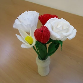 Ustvarjalna delavnica - Rože iz krep papirja