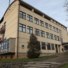 Vlada bo sofinancirala sanacijo stavbe nekdanjega dijaškega doma v Črnomlju