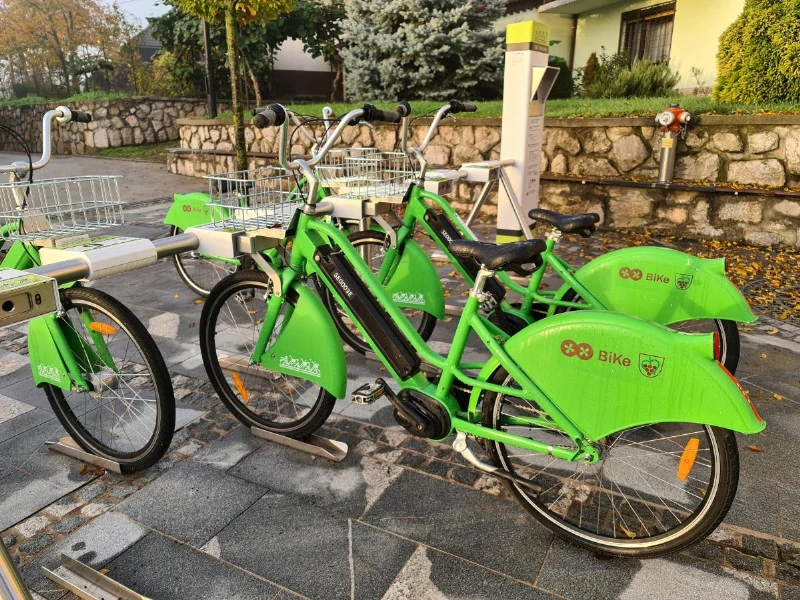 Avtomatiziran sistem za izposojo koles BiKe v Semiču.