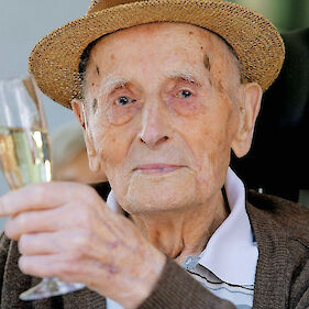 Stoletnikov vse več, Nikolaj Dragoš ostaja najstarejši moški prebivalec Slovenije