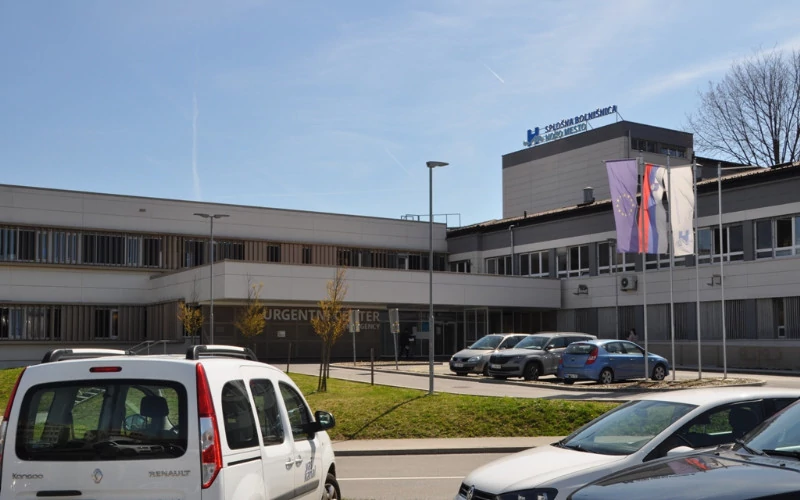 Okolica novomeške bolnišnice je prometno močno obremenjena. Foto: Aleš Kocjan/STA