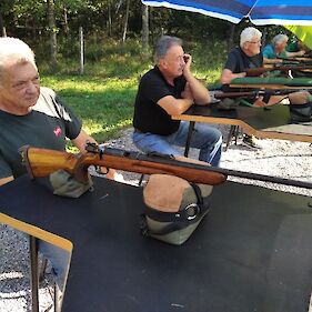 Strelsko tekmovanje belokranjskih veteranov