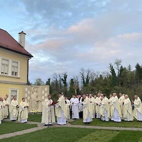 Obeležje za mučence med duhovniki v Beli krajini