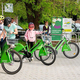 V Semiču odprli novo postajo za izposojo električnih koles