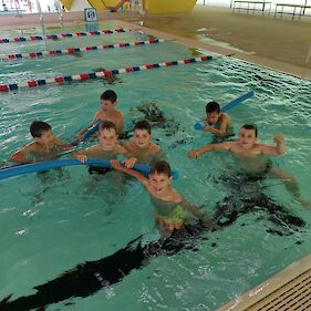 Plavalni tečaj podzemeljskih tretješolcev