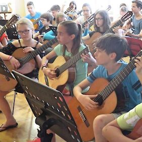 Solistični koncert udeležencev Poletne šole kitare v Črnomlju